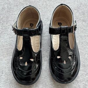 Old soles royal shoe in Black Patent Leather. Like new!!! Size 12US/29EU